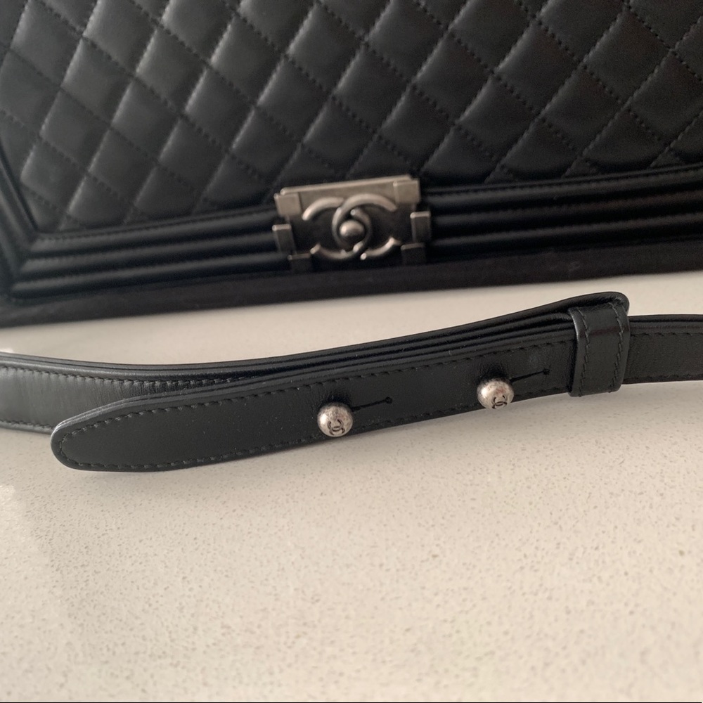 Chanel Large Boy Black Bag - Picture 4 of 15